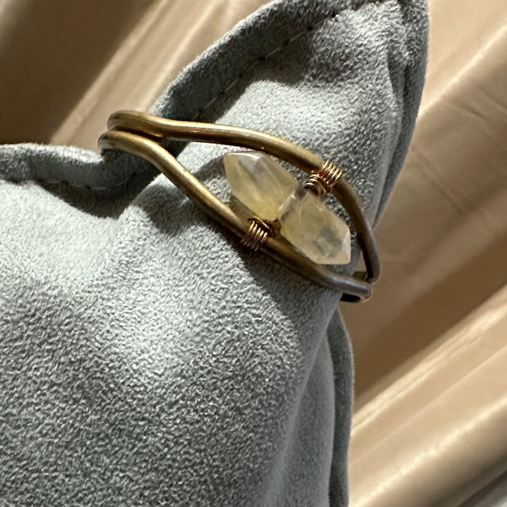 Elegant Gold and Crystal Women's Bracelet